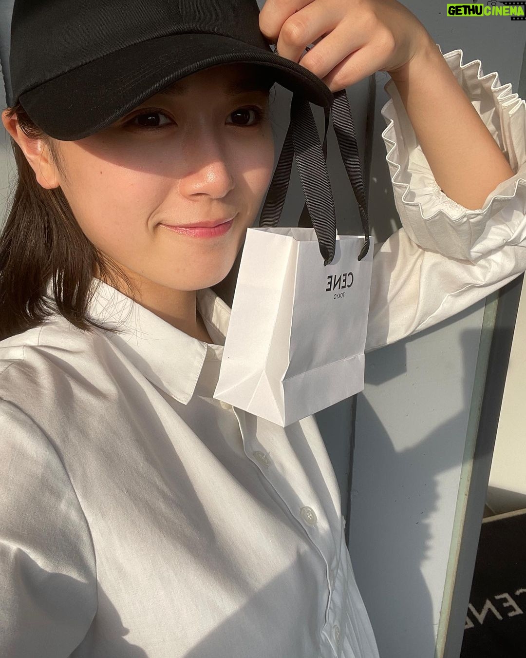 Miyu Kitamuki Instagram - 撮影のあとに姉と友達とお買い物🤝 ずっと気になっていた @cene_316l に行って来ました〜! たま〜にYouTubeとかインスタライブに声だけ登場してくれてた姉が今年めでたく結婚しましてもう間も無くで地元に帰ってしまうので お揃いのネックレスをプレゼントしました🎁 お風呂でもつけたまま入れるアクセサリーだから毎日つけるねって言ったら、ちょっとキモがってました。 まったく、ツンデレだなぁ🥴 なんやかんやでサラッとお揃いの指輪を逆に私にもプレゼントしてくれたくせに🥴 はぁー、さみし。