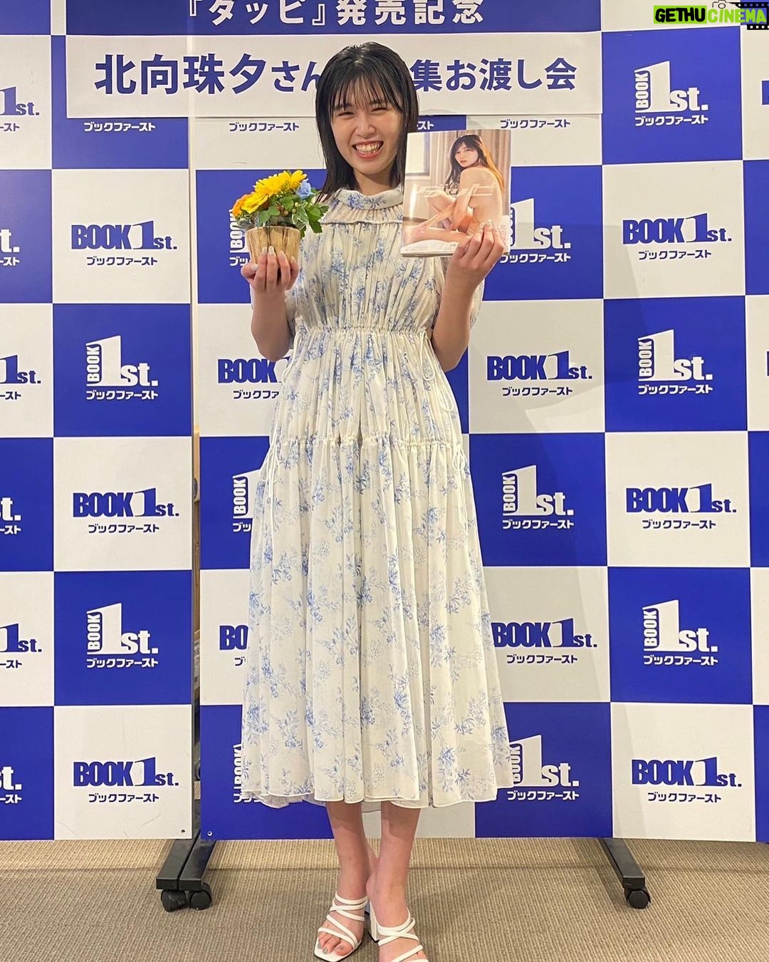 Miyu Kitamuki - 1.7K Likes - 本日はイベントにお越しくださった皆様、本当に本当にありがとうございました!
いつも応援してくれてる方や初めましての方もいらっしゃって、わざわざ足を運んでくださったことが嬉しくて心が温まりました☺️
無事にイベントを終えられてホッとしつつ今日の余韻に浸りながらゆっくり眠れそうです💤
皆さんのおかげで最高の1日になりました!!
本当にありがとうございました!
これからもダッピし続けます🐍
おやすみなさい🌙