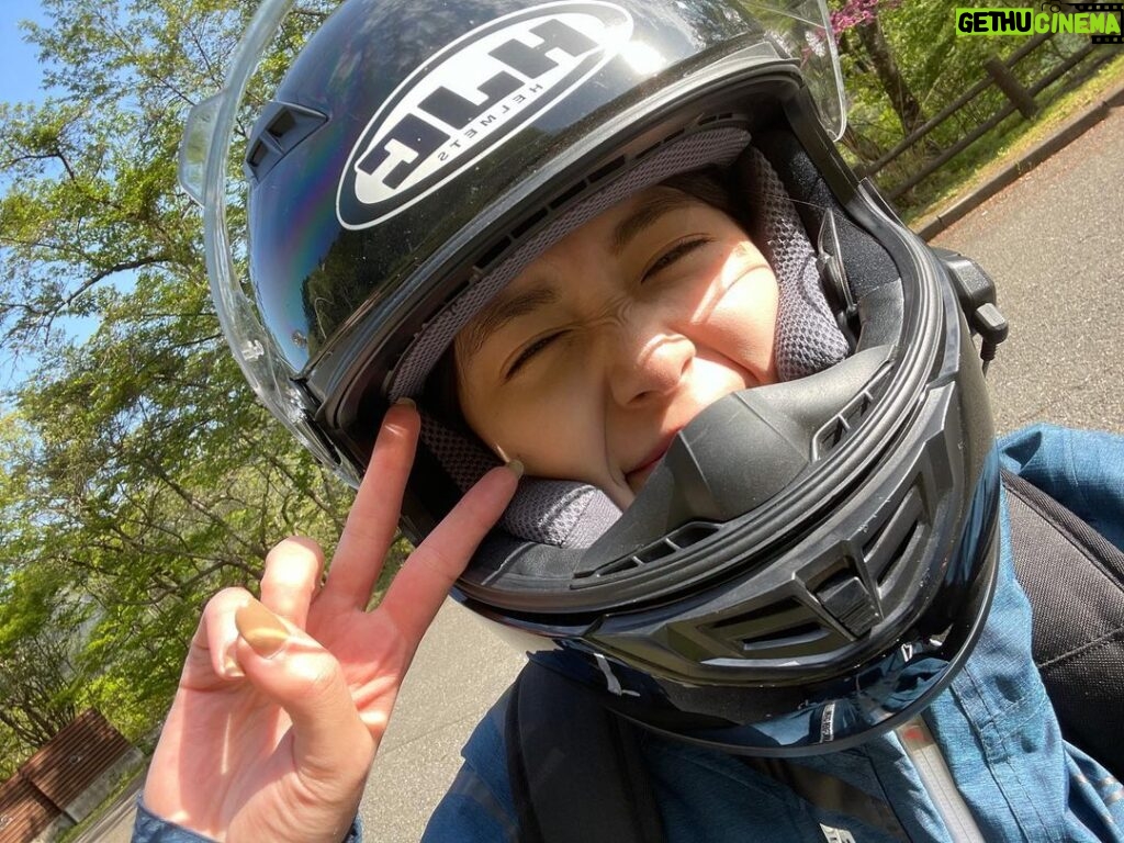 Miyu Kitamuki Instagram - GWだ〜! ヘルメット被ると顔ムニってなるよね〜ん🤞 ツーリングにもってこいの季節だ〜☘️ #ドラッグスター #YAMAHA