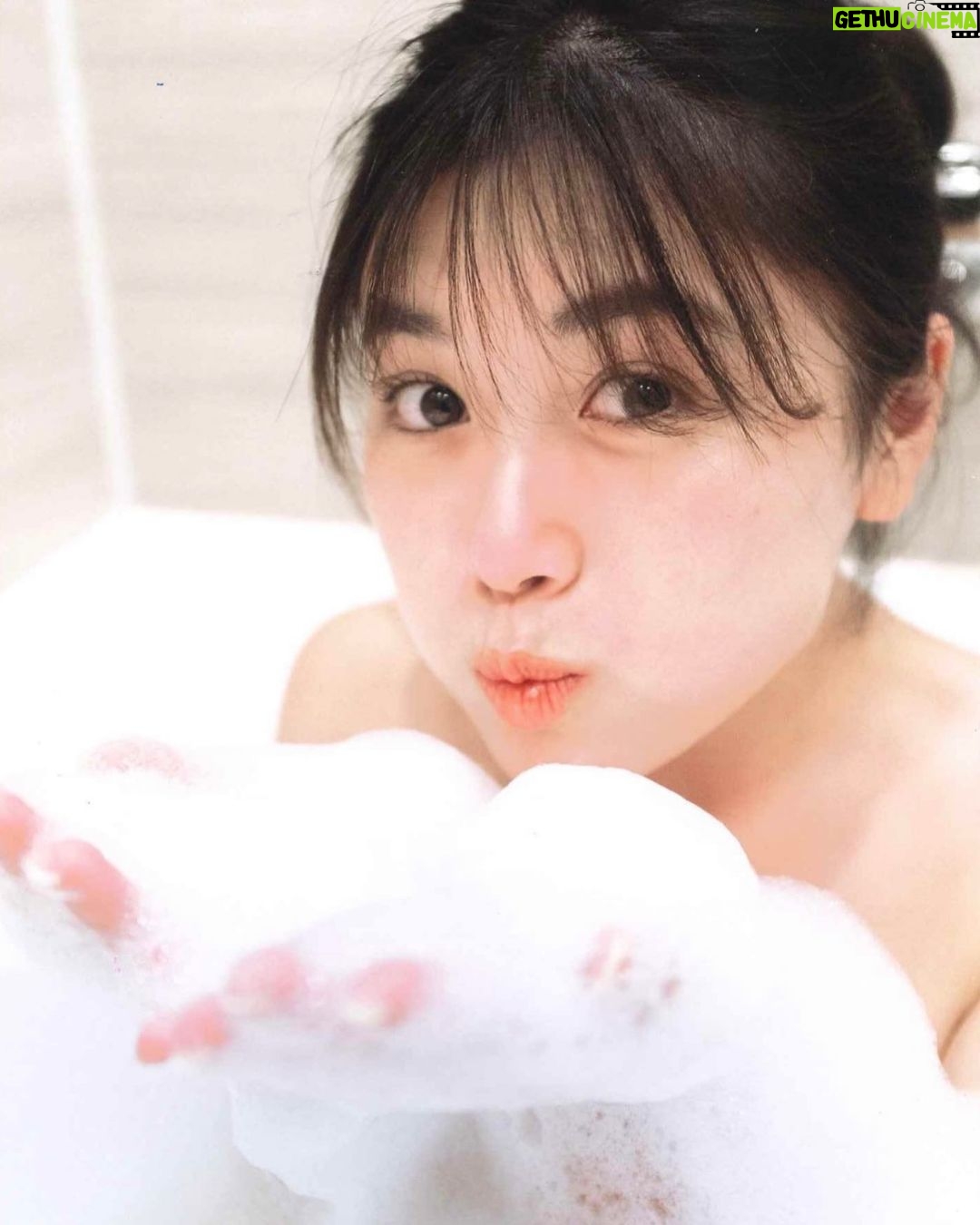 Miyu Kitamuki - 1.8K Likes - 5/28(日)13:00〜新宿ブックファーストにて、
3rd写真集「ダッピ」のお渡し会を開催いたします!
もう既に予約してくださってる方もいらっしゃるらしく、、ありがとうございます🙇♀️
前回の投稿に皆さんからのたっくさんの温かいコメントをいただき、写真集を出せる有り難さを改めて感じました。
皆さんには気楽にちょっくら北向から写真集受け取りに行くか〜🚶♂️くらいの気持ちで是非会いに来ていただけたら嬉しいですっ!
でも私が逆に緊張してたらすみません笑😂
詳細は、プロフィールとストーリーに載せますので是非チェックしてみてください🙇♀️
