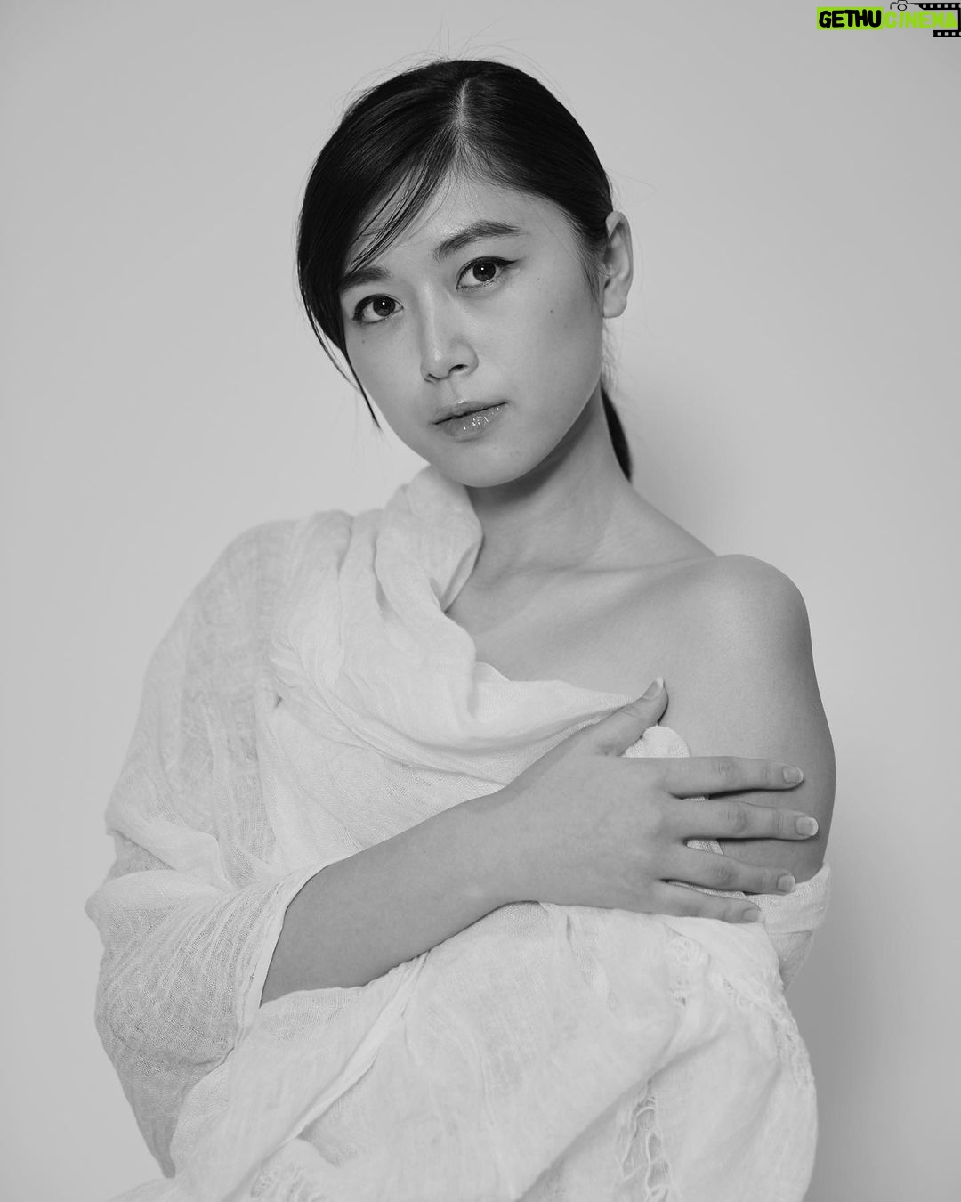Miyu Kitamuki Instagram - モノクロてオモシロ harmake: @rossetto_chiba_tomoko camera: @lillyrie #作品撮り