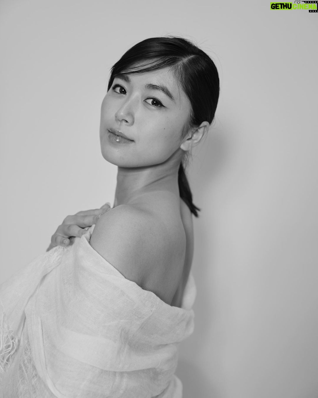 Miyu Kitamuki Instagram - モノクロてオモシロ harmake: @rossetto_chiba_tomoko camera: @lillyrie #作品撮り