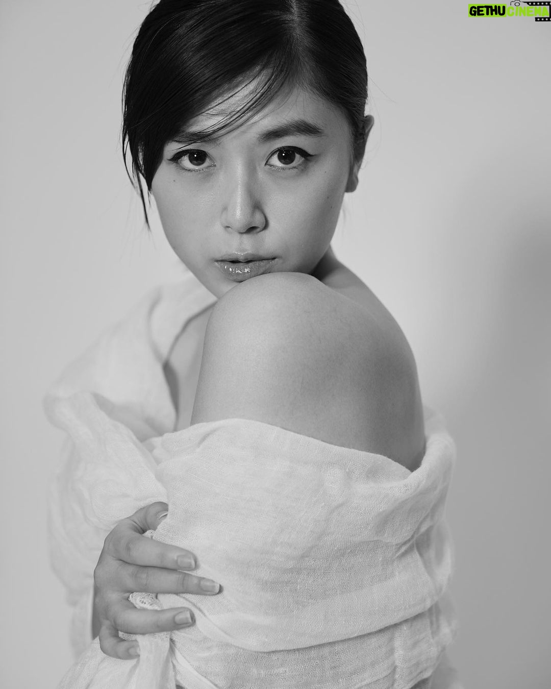 Miyu Kitamuki Instagram - モノクロてオモシロ harmake: @rossetto_chiba_tomoko camera: @lillyrie #作品撮り