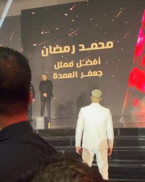 Mohamed Ramadan Instagram - 🇪🇬🥇 من ليالي القاهرة الساهرة 
جائزة افضل ممثل عربي من مهرجان الفضائيات العربية عن شخصية #جعفر_العمدة
ثقة في الله نجاح