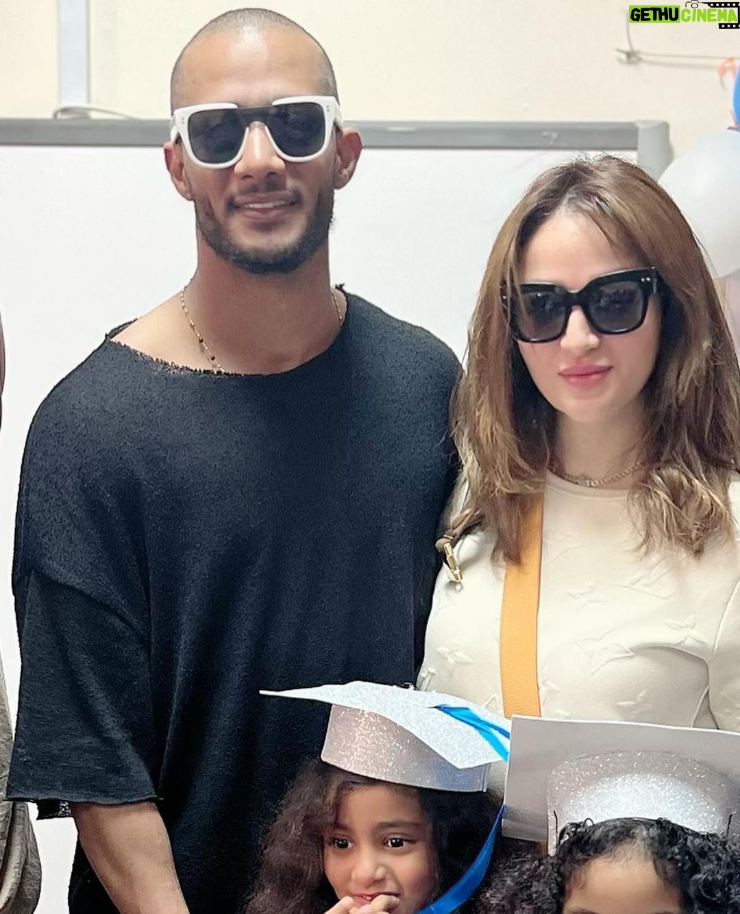 Mohamed Ramadan Instagram - 👩🎓🇺🇸 Today from my daughter’s Promotion ceremony from KG2 to Grade 1 @ais_egypt_westcampus Ais West Egypt