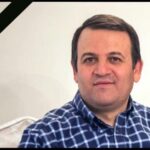 Mohammad Shayesteh Instagram - سعدی این منزلِ ویران چه کنی جایِ تو نیست رخت بربند که منزلگهِ احرار آن‌جاست به یادِ سیدکمال ساداتیان که یاد و نفسِ حق‌اش مرا جان و عشقِ جهان است. به یادِ ذوقی که بیش از هر کس برایِ تماشایِ این سریال داشتی... نکته را از سینه‌یِ سرشارِ توفانم بپرس در همه لوحِ ضمیرم هیچ نقش جز تو نیست #سید_کمال_ساداتیان #می‌خواهم_زنده_بمانم
