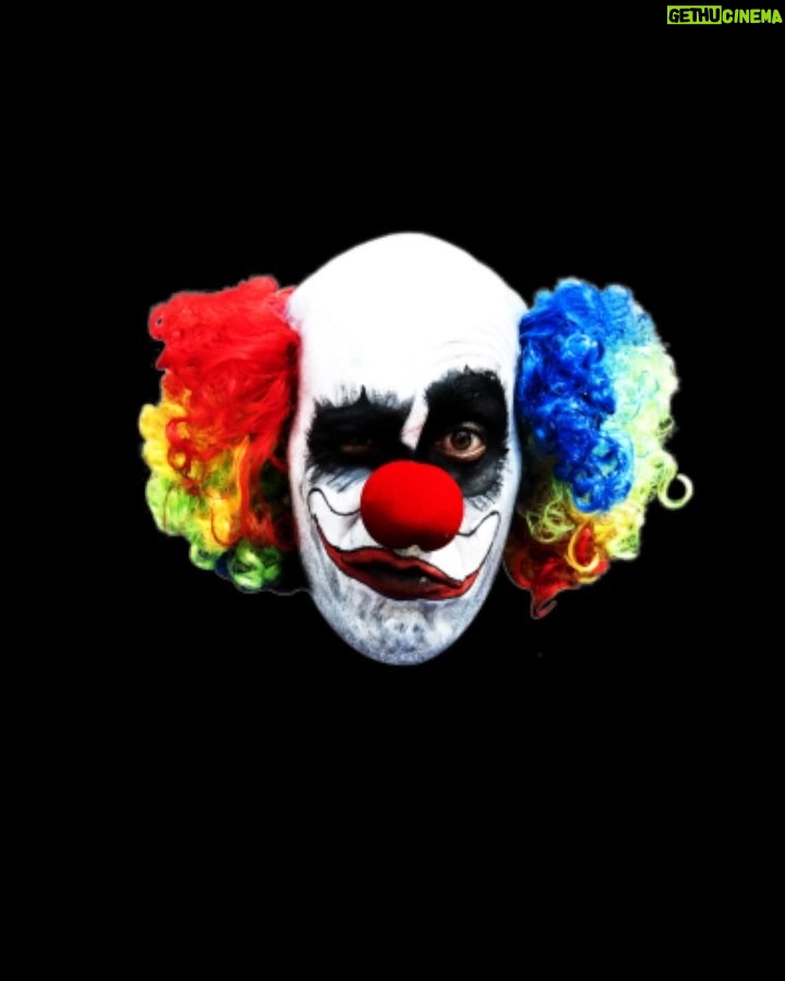 Mohammad Shayesteh Instagram - رونمایی از لوگو «قانون مورفی» . لوگو فیلم سینمایی «قانون مورفی» به کارگردانی رامبد جوان و تهیه کنندگی محمد شایسته رونمایی شد . کمپین تبلیغاتی «قانون مورفی» در حال آماده سازی آنونس و پوسترهای فیلم هستند و برنامه های متفاوتی برای تبلیغات فیلم در نظر گرفته شده است تا کمدی رامبد جوان پاییز امسال برای اکران در سینماها آماده شود . امیر جدیدی، امیر جعفری، هادی کاظمی، سروش صحت، مهسا طهماسبی، دانیال غفارزاده، سیروس گرجستانی، آناهیتا درگاهی، محمد معتضدی، میثم قدیانلو، حسین شاهرخ نیا و رامبد جوان بازیگران فیلم هستند . «قانون مورفی» در ژانر کمدی اکشن در تهران و شمال کشور فیلمبرداری شده است . طراح لوگو: شاهین اسکندری . @murphyslawthemovie @murphyslawthemovie