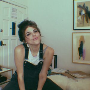 Molly Tarlov Instagram - You can't tell but I'm sitting on a drum stool cause I'm so excited about @highandlowfest!!! 🥁 It'll be just like high school but this time I'll need glasses to see Jesse Lacey 😞🤓 edit: I'm seeing brand new, andrew McMahon, death cab and @best_coast in like 4 days. Wow. Am I goals?