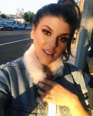 Molly Tarlov Instagram - I guess you could say I found my light last night 😎✨and then I found buffalo chicken 🙊