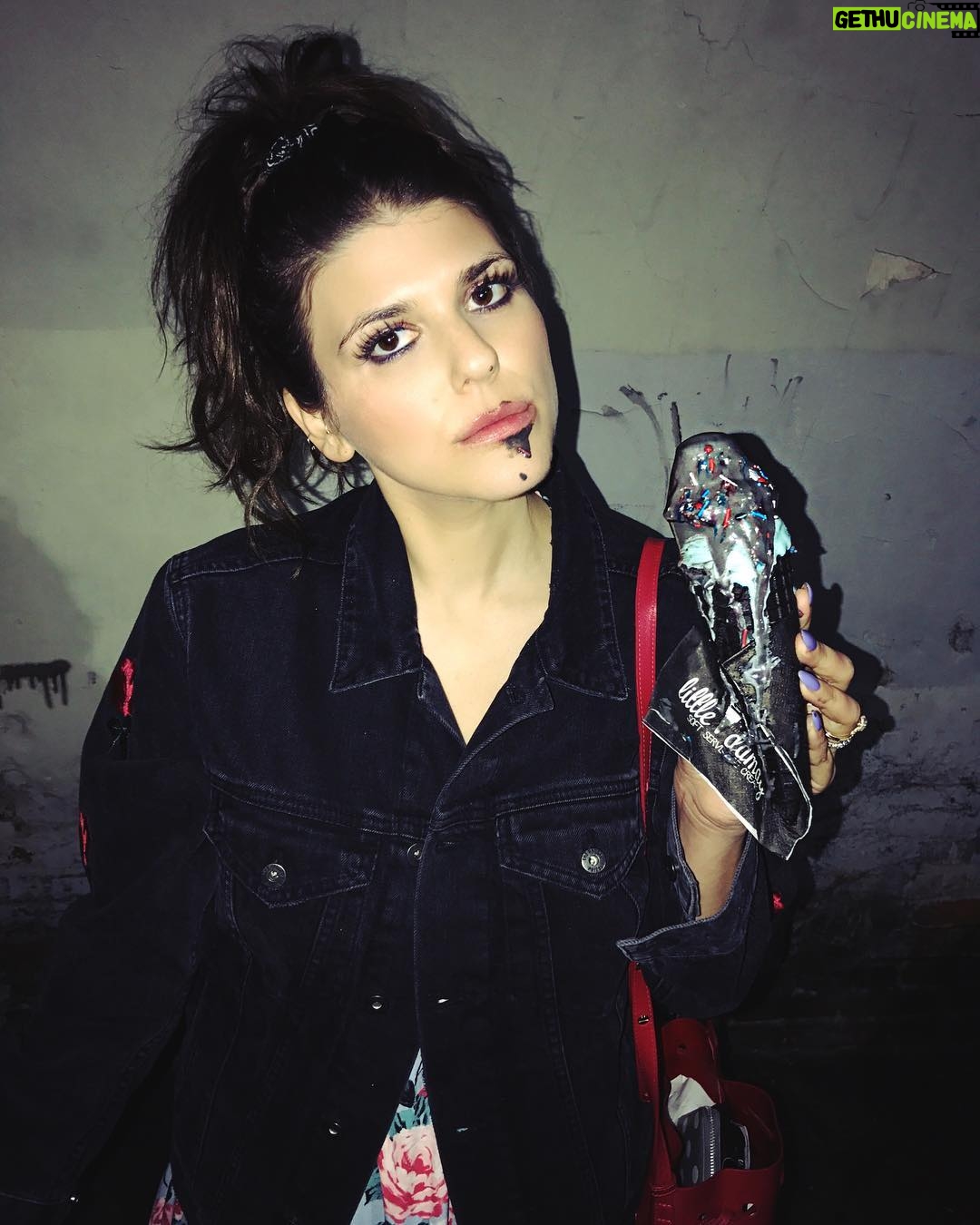 Molly Tarlov Instagram - Like Lady Liberty Herself, with her torch so bright! Happy 4th, All! π¦πΊπΈπ± Little Damage