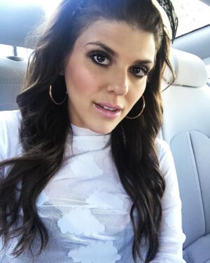 Molly Tarlov Instagram - Why do I always have my head in the clouds? Well, it's so much better than having it anywhere else ☁️