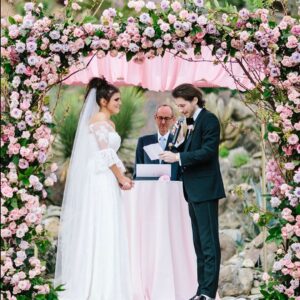 Molly Tarlov Instagram - I'm not a fan of saying that I have the *best* anything but I gotta say, my dad is pretty far up there. This year he officiated my wedding in the most "my dad" way and I couldn't be more grateful to have had that experience or to have had such a creative, hardworking and passionate dad who also loves his wife and his two daughters more than anything. I love you, dad! Happy Father's Day. You'll never see this!!!