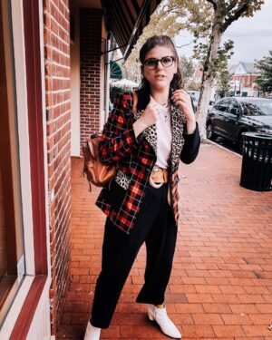 Molly Tarlov Instagram - LOOKING LIKE HALLOWEEN TOWN IN THIS BISH!!! 🎃 🍁 🍃 🍂