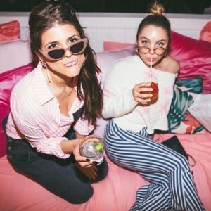 Molly Tarlov Instagram - Name a less iconic duo...I’ll wait #mumuxbarbie