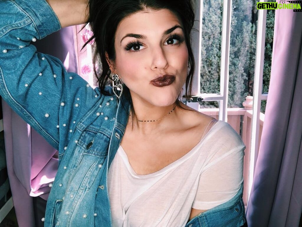 Molly Tarlov Instagram - I’m thinking brown for summer. WHO’S WITH ME? This lipstick was like $6 and I love it. I haven’t bought any Kylie in so long and I will continue to not MARK MY WORDS!!!