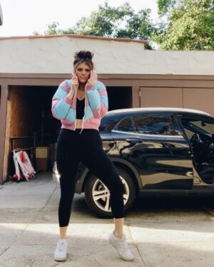 Molly Tarlov Instagram - Turns out you can have more than one soulmate!!!! This is my jacket soulmate!!! Or is it just me but like, a jacket version?? 🧢👛🧢👛🧢