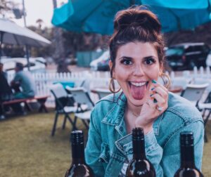 Molly Tarlov Instagram - I had no wine. I have no idea what you’re talking about. You’re drunk and sweaty. Bye. 📷: @stretchdrake