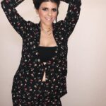 Molly Tarlov Instagram - In 2018 we should stop posting pictures of ourselves and only post about the things and people we love and who inspire us. I’ll star...