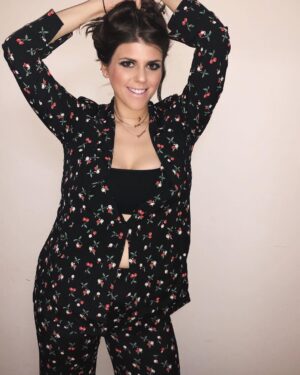 Molly Tarlov Instagram - In 2018 we should stop posting pictures of ourselves and only post about the things and people we love and who inspire us. I’ll star...