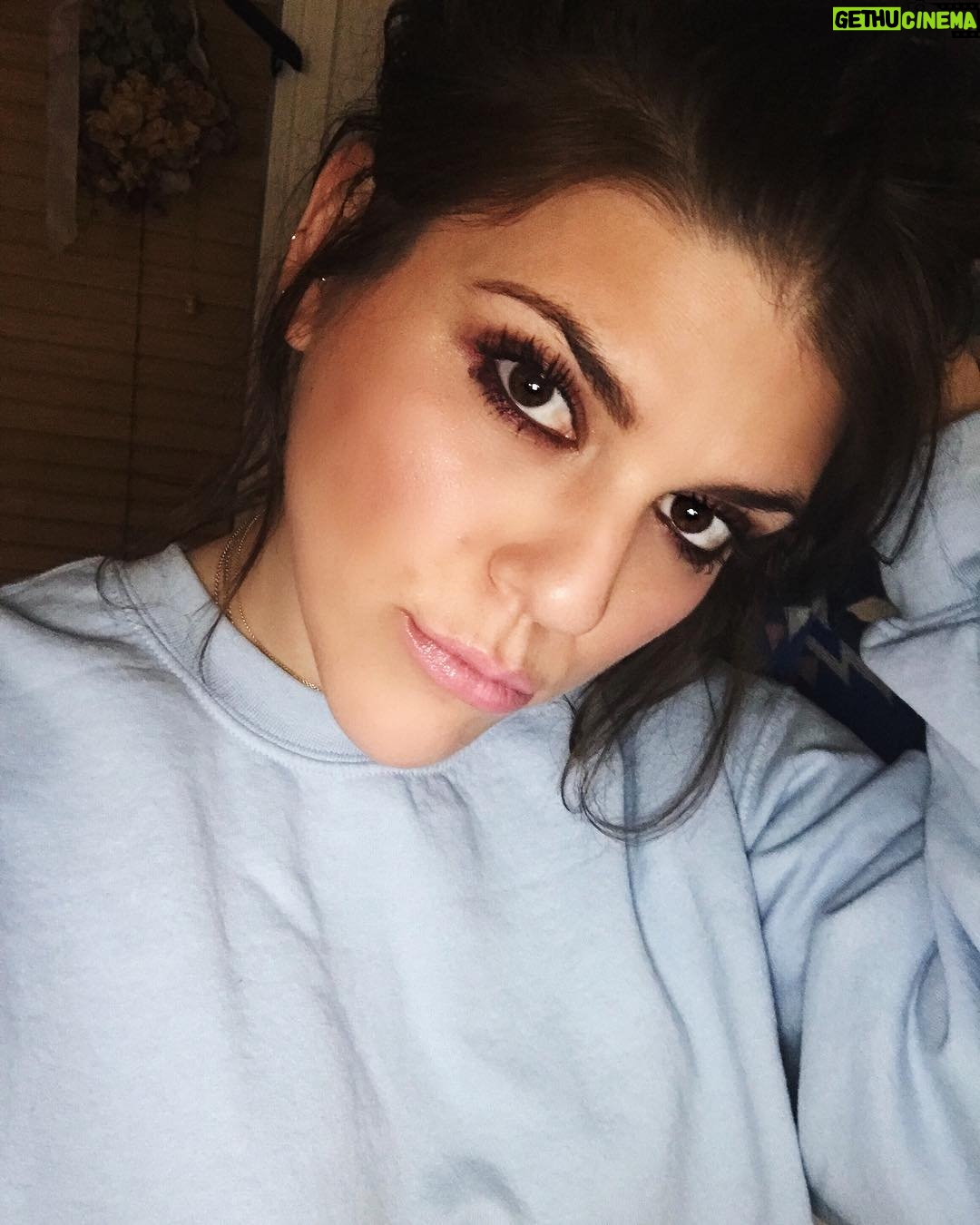 Molly Tarlov Instagram - Iām not Josie Grossie anymore. (Jk I feel like Josie Grossie, TIMES R TUFF) EDIT: what tools do you use to get out of a rut pls comment below šš»