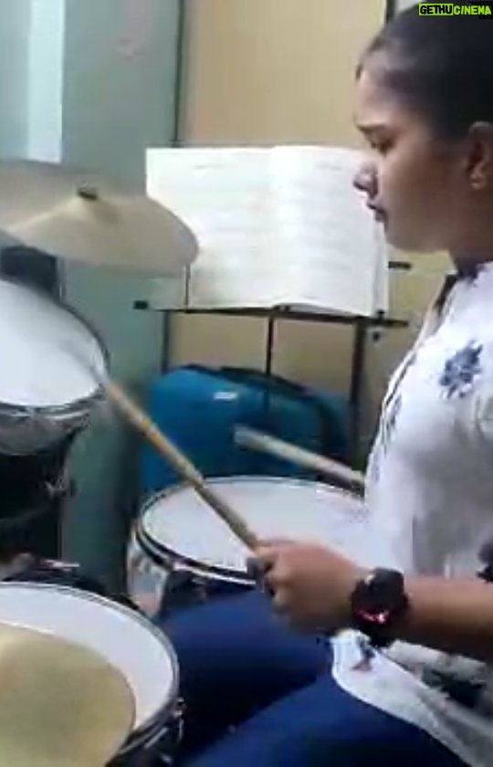 Monisha Vijay Instagram - Arabic kuthu🔥 . . #drums #drumsdaily #drumslife #drumset #drumslove #drumscover #drummer #girldrummer #femaledrummer #drummers #drumming #drummergirl #drumsvideo #music #musiclover #musicvideo