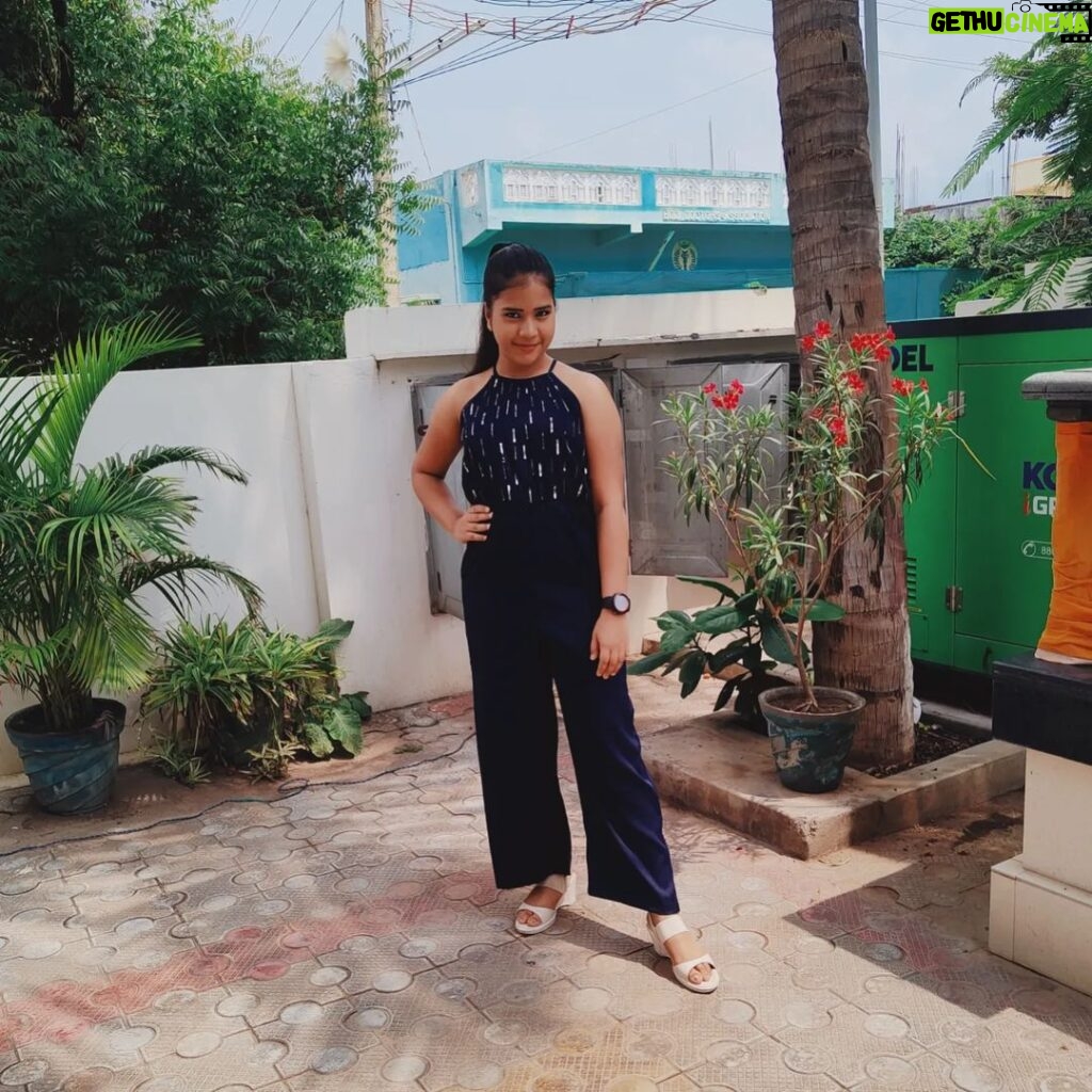 Monisha Vijay Instagram - Optimistic ✨ . . #optimistic #optimisticvibes #positivevibes #positivequotes #goodmorning #goodvibes #modelling #fashion #fashionstyle #moderndress #bluedress #blue #fashiondress #modelshoot #photoshoot