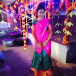 Monisha Vijay Instagram - 🫶 @zeetamizh @zeetamilapac . . #vidhyano1 #vidhyano1serial #zeetamil #zeetamilserial #actor #shooting #shootingspot #onspot #shootmode #serialactresshot #tamilserial #halfsaree #saree #pink #pinkdress #function #gettingready #ceremony #celebration
