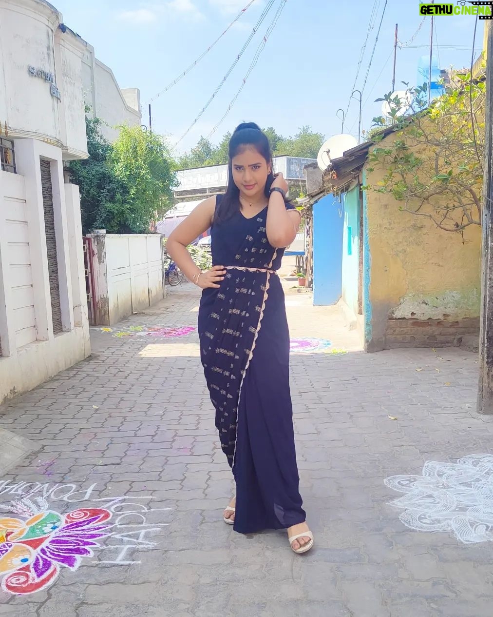 Monisha Vijay Instagram - Pongal Vibesđź’™ PS: Thanks to @varshavijay_official #pongal #pongalkolam #pongalcelebration #pongalopongal #pongal2023 #pongalvibes #pongaldress #modern #model #instafashion #instamood #instatrending #instatrend #trendingdress #sareefashion #saree #style #stylefashion #stylish #stylishlook #monishavijay #blue #bluelove #actor #suntvserialactress