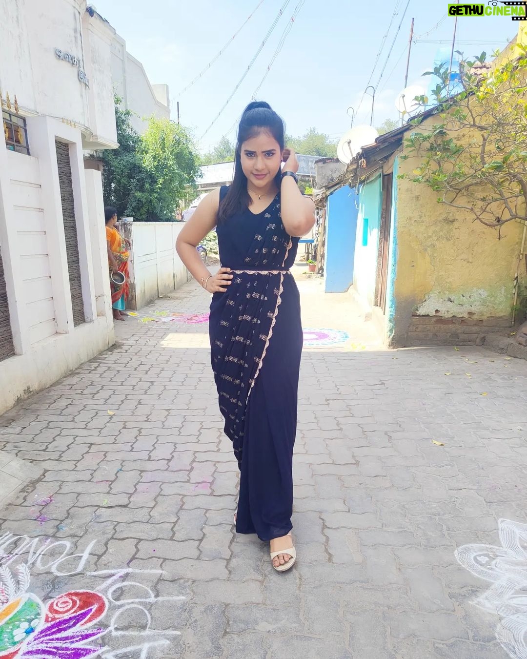 Monisha Vijay Instagram - Pongal Vibesđź’™ PS: Thanks to @varshavijay_official #pongal #pongalkolam #pongalcelebration #pongalopongal #pongal2023 #pongalvibes #pongaldress #modern #model #instafashion #instamood #instatrending #instatrend #trendingdress #sareefashion #saree #style #stylefashion #stylish #stylishlook #monishavijay #blue #bluelove #actor #suntvserialactress