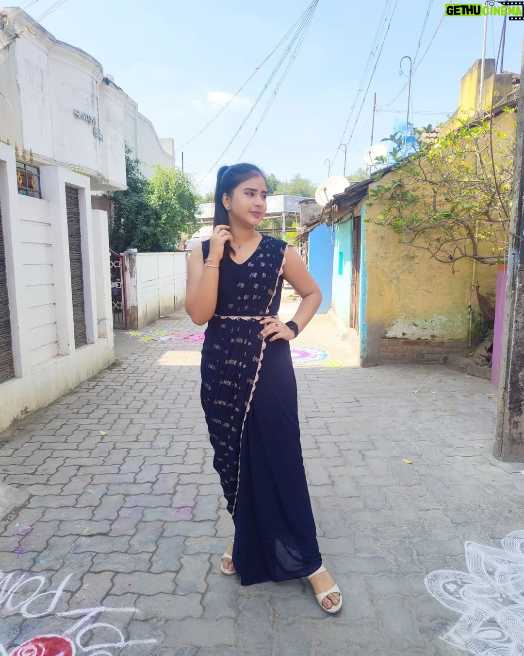 Monisha Vijay Instagram - Pongal Vibesđź’™ PS: Thanks to @varshavijay_official #pongal #pongalkolam #pongalcelebration #pongalopongal #pongal2023 #pongalvibes #pongaldress #modern #model #instafashion #instamood #instatrending #instatrend #trendingdress #sareefashion #saree #style #stylefashion #stylish #stylishlook #monishavijay #blue #bluelove #actor #suntvserialactress