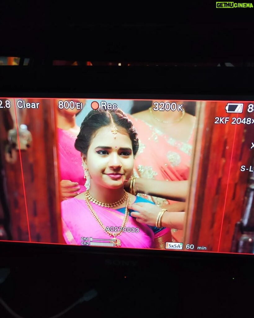 Monisha Vijay Instagram - 🫶 @zeetamizh @zeetamilapac . . #vidhyano1 #vidhyano1serial #zeetamil #zeetamilserial #actor #shooting #shootingspot #onspot #shootmode #serialactresshot #tamilserial #halfsaree #saree #pink #pinkdress #function #gettingready #ceremony #celebration