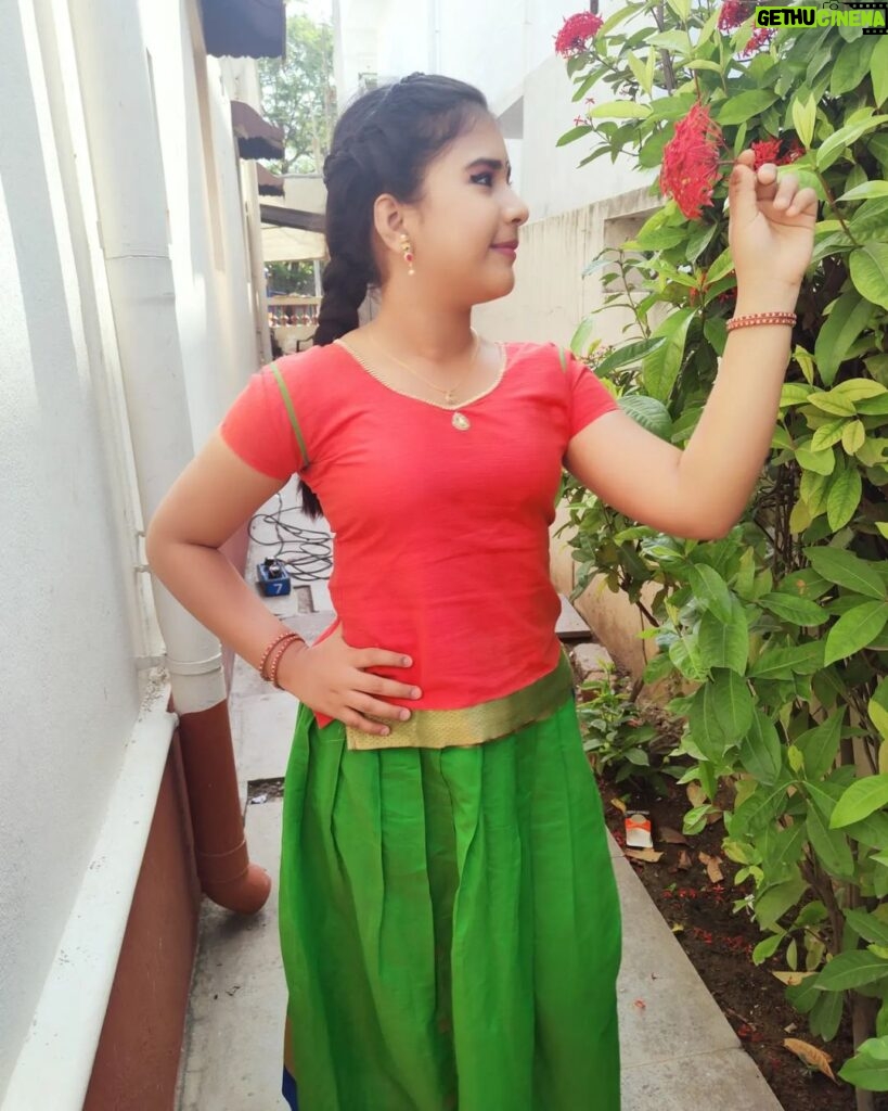 Monisha Vijay Instagram - Shoot mode🎥 . . #shooting #shoot #serial #serialactress #suntv #suntvserialactress #instagood #instapost #instalike #instaartist #trenditional #treditionaldress