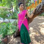 Monisha Vijay Instagram - Modern thinking, traditional look..What a perfect match! . . #ethirneechalserial #ethirneechal #ethirneechalonsuntv #ethirneechalactor #suntv #suntvserial #suntvserialactress #halfsaree #halfsarees #halfsareelove #fashionmodel #traditional #festival #festivalvibes #pink #pinkpinkpink #saree