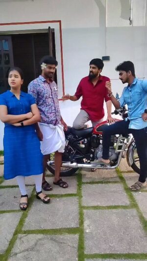 Monisha Vijay Instagram - 90's kid ♥️ 2K kid

#sabari #monisha #rithik #90skids #2kkids #instareels #comedyreels #insta #fun #ethirneechal #karikalan #serial #serialactor #kollywood #suntvserial #suntv