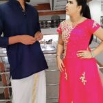 Monisha Vijay Instagram - Pov: When you irritate Karikalan😂 @karikalan_vimal #karikalan #ethirneechalserial #ethirneechal #ethirneechalactor #suntvshows #suntv #reelsinstagram #reelitfeelit #reels #trendingreels #ethirneechaldharshini #ethirneechalonsuntv #actor #comedyvideos #funnyreels #funnyreels #comedyreels