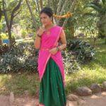 Monisha Vijay Instagram - Modern thinking, traditional look..What a perfect match! . . #ethirneechalserial #ethirneechal #ethirneechalonsuntv #ethirneechalactor #suntv #suntvserial #suntvserialactress #halfsaree #halfsarees #halfsareelove #fashionmodel #traditional #festival #festivalvibes #pink #pinkpinkpink #saree