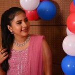 Monisha Vijay Instagram - 🩷🩷 @siveshkumar.photography #pink #pinkdress #ethirneechal #ethirneechalonsuntv #suntv #photography #photoshoot #photooftheday #picoftheday #instapink #instagood #instapic #instafashion #dharshini #monishavijay #pinklover #pinklove #babypink #nudecolor #instaphoto #fashionstyle #fashiongram #fashionista #instatrend