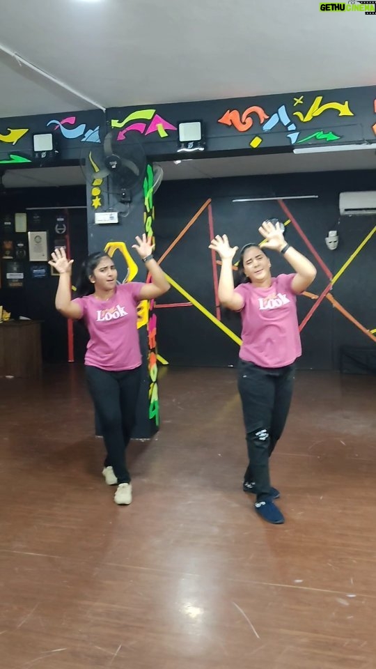 Monisha Vijay Instagram - Vinmeen Vithaiyil✨ @varshavijay_official #vinmeen #vinmeenvithaiyil #vinmeenvidhayil #vinmeenvithayil #thegidi #instadance #dancereels #westerndance #dancereels #dancechallenge #dancer #trendingreels #trending #trendingsongs #instatrending #instatrend #viral #ethirneechalserial #ethirneechal #dharshini #ags #suntv #actressdance #dancechallenges #dancechampions #dancetrends #reelitfeelit #reelsinstagram #instareels