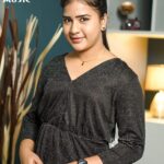 Monisha Vijay Instagram - 🖤🖤 @ssmusicofficial #ssmusic #ssmusicofficial #interview #suntv #suntvserial #black #blackandwhite #blacklove #blacktop #model #modern #photoshoot #photooftheday #actor #suntvactress #interviews #ethirneechal #ethirneechalserial #dharshini #monishavijay