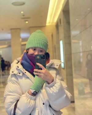 Moon Ji-Ae Instagram - 1. 미라클모닝은 못해도 모닝사우나를 실천하고 있는 요즘, 아침 컨디션이 얼마나 중요한지 체감하고 있어요. 사진은 거의 #나좀살려줘 

2-3. 겨울 최약체 주제에 웬만한 약속은 걸어다니는 뚜벅이인 저에게  Robert Mackie의 장갑, 모자, 머플러가 넘나 유용하고요. 

4. 생활명품애가 라이프 영역으로의 확장을 꿈꾸고 있습니다. 그 첫 스타트는 콤팩트하고 아름다운 Daily Archive - Diary 로 결정했고 오늘 여러분께 보내드릴 준비작업을 마쳤습니다. 나에게, 친구에게 의미있는 선물이 되길 바라요. 

5. 코트는 너무 일찍 끝나버렸고 대기하시는 분들도 많은 상황.. 상품이 부족해서 요즘 맨날 죄송함다.. ㅠ