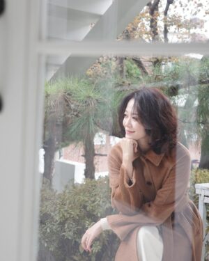 Moon Ji-Ae Instagram - 1. 미라클모닝은 못해도 모닝사우나를 실천하고 있는 요즘, 아침 컨디션이 얼마나 중요한지 체감하고 있어요. 사진은 거의 #나좀살려줘 

2-3. 겨울 최약체 주제에 웬만한 약속은 걸어다니는 뚜벅이인 저에게  Robert Mackie의 장갑, 모자, 머플러가 넘나 유용하고요. 

4. 생활명품애가 라이프 영역으로의 확장을 꿈꾸고 있습니다. 그 첫 스타트는 콤팩트하고 아름다운 Daily Archive - Diary 로 결정했고 오늘 여러분께 보내드릴 준비작업을 마쳤습니다. 나에게, 친구에게 의미있는 선물이 되길 바라요. 

5. 코트는 너무 일찍 끝나버렸고 대기하시는 분들도 많은 상황.. 상품이 부족해서 요즘 맨날 죄송함다.. ㅠ