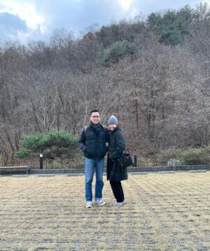Moon Ji-Ae Instagram - 이번엔 #호텔팩 말고, 
서울에선 멀지 않은 이천으로 
목적지를 정했어요. 

숙박, 레스토랑, 갤러리, 카페가 모여있는 복합문화공간인데,
고요한데다 공간마다 감각적인 인테리어가 돋보입니다.

조용하게 머리 식히러 오기 괜찮은 곳이네요. 
범민이가 많이 커서 여행하기에도 수월하고요. 

내일 아침은 맛있는 커피가 당길 것 같은데 
#이천카페추천 기다릴게요!
