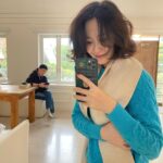 Moon Ji-Ae Instagram - 1. 이번 크리스마스에 아들을 위해 준비한 엄마 선물은 코르테즈. 제 맘에 쏙 드네요. 2. 오늘 식사 자리에는 온 가족 귀엽게(?) 비니로 통일했습니다. 어쨌든 여러분 행복한 하루 보내셨길 바라요. 내년엔 우리 모두 더 행복할 거예요 3. #크리스마스세일 오늘밤 12시까지예요. 정말이지 엄청난 주문이라 저희는 오늘 종일 배송작업에 들어갈 수 밖에 없었지만 고객들의 신나는 마음은 저 역시 춤추게 하더라고요. 4. 주문 조합들이 너무나 좋았어요. 상하의 컬러 선택, 내년 봄 필수 셔츠 쟁이기 등 베이직하면서 패셔너블한 감각 최고 🙌