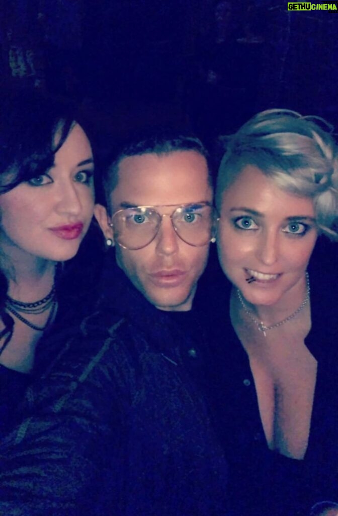 Morgan McMichaels Instagram - HAPPY BIRTHDAY TO MY WEE SISTER Fee White !!! I wish I was with you to celebrate 40 with you !!! Love and miss you terribly and hope your day is fantastic!!