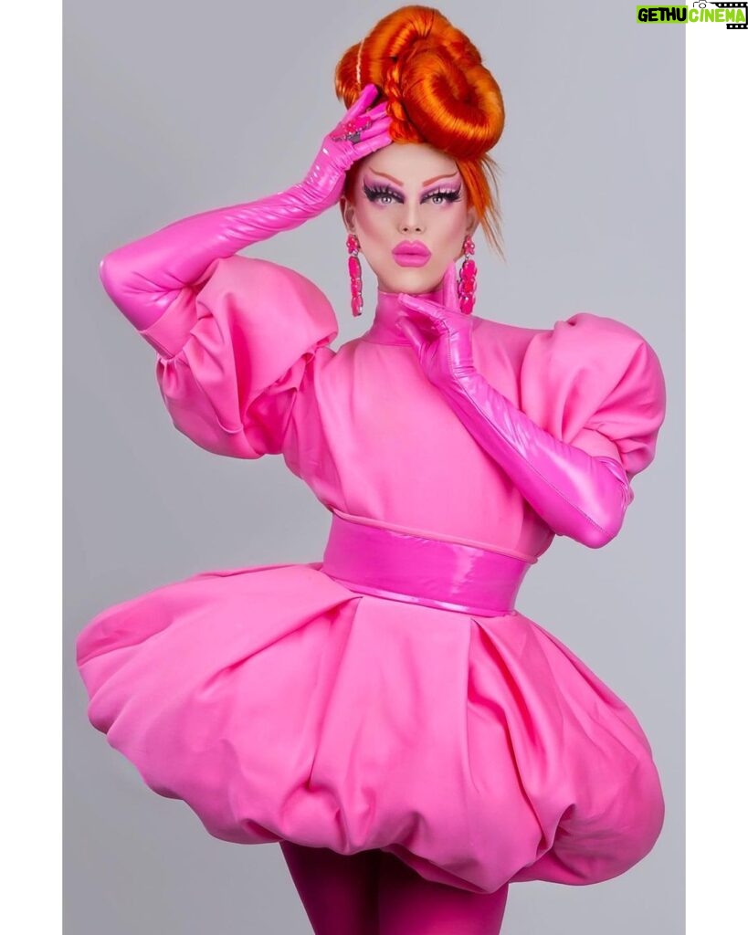 Morgan McMichaels Instagram - HUGS , KISSES AND SELF LOVE WISHES !!! So excited for this new shot !! It’s pink so Valentine’s Day is a good enough excuse to post !! Thank you to @wdphotoinc for another amazing shot , thank you to @hassoon_7 from @wigsbyhassoon for the art on my head , @ampedaccessories for always finishing the look with the exquisite jewelry and Fontasia LaMour for the gorgeous outfit !!! Los Angeles, California