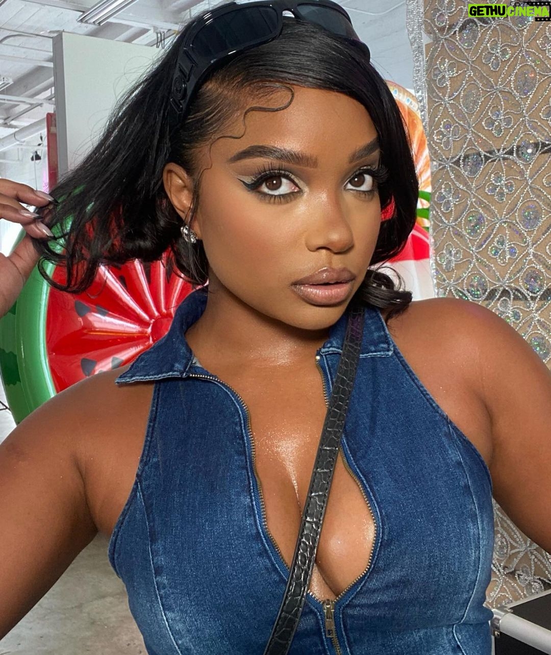 Moriah Brown Instagram - A little body shine aint eva hurt nobawdy🧊🧊🧊 💄: @crazii.kid THANK YOU to everyone who came out this past weekend to @lovingthetribe x @chatworthymag CONTENT and CREATE DAY‼️We had a blast and are very excited to invite you to our next event @lovingthetribe 5th Annual #BARBIEDREAMLAND Soiree💕 We’re linking up w/ @chatworthymag and @nadege_ndjebayi SEPTEMBER 30th - A public market place filled with Woman owned businesses and products! We will be having a live panel with some pretty amazing women we’ll be announcing soon! Grab your tickets from the LINK IN BIO🎟️ and I’ll see you guys all there✨ All are welcome🤗