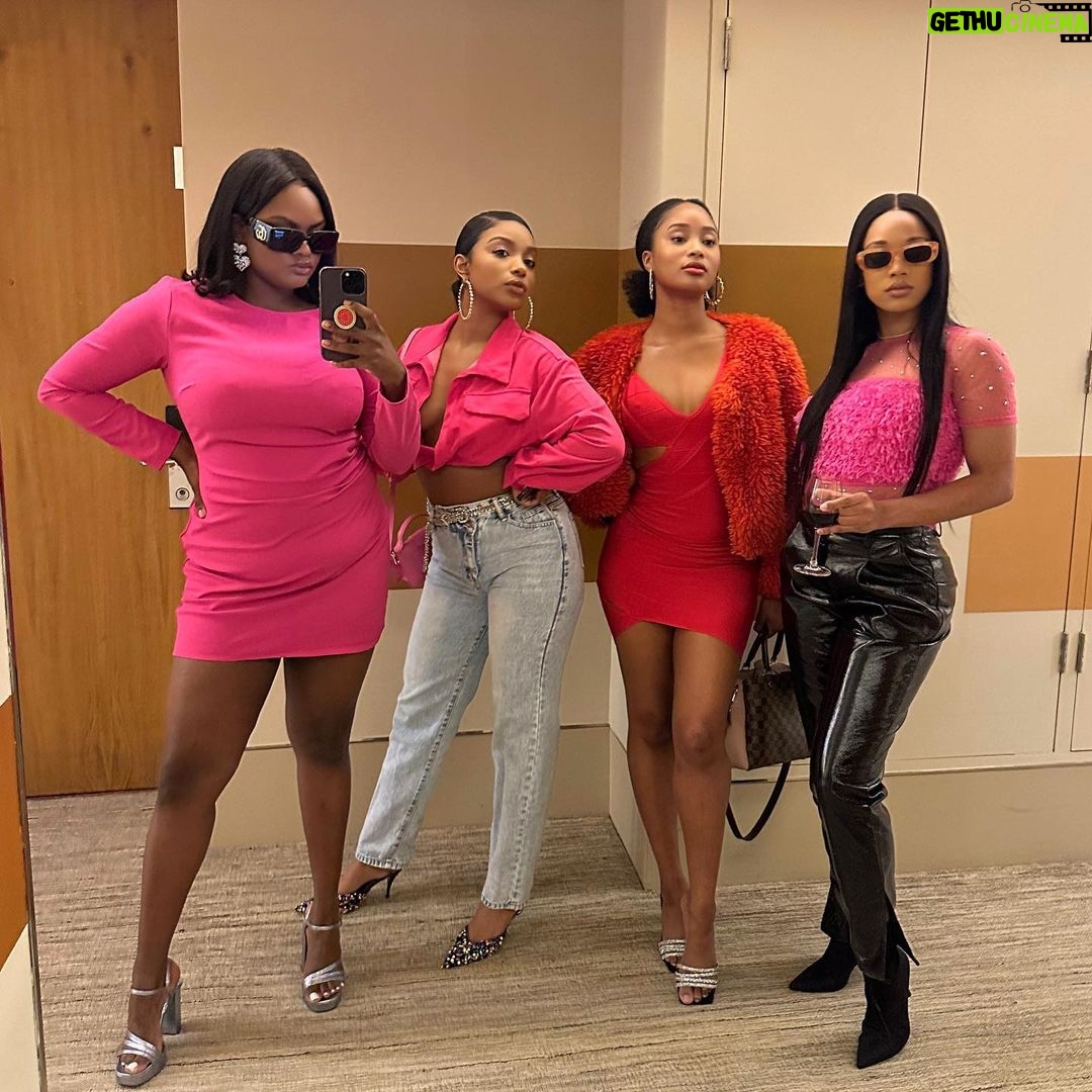 Moriah Brown Instagram - Ya’ll, I still can’t believe we just wrapped a movie and got to film it in London‼️ Had the best experience. #staytuned #comingsoon #netflix London UK