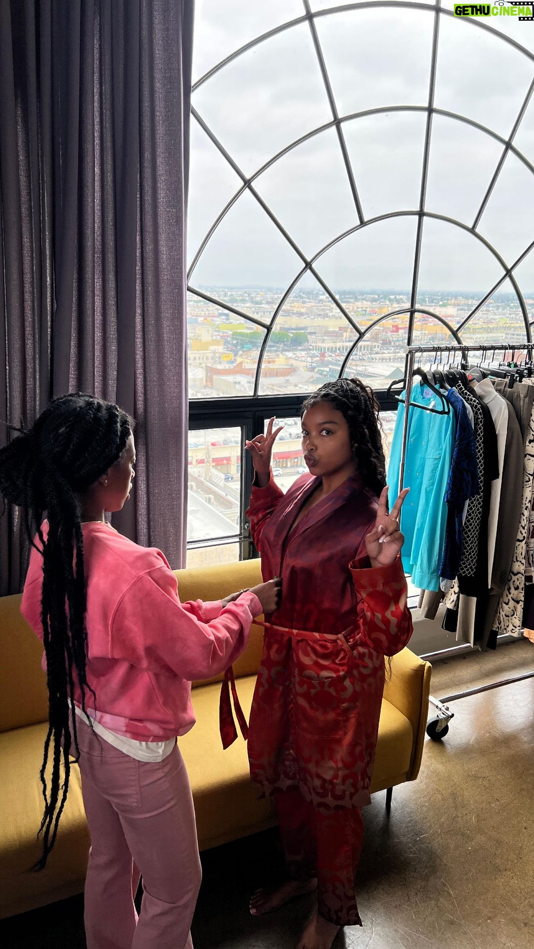 Moriah Brown Instagram - A fun little bts of trying to figure out what to wear LAST MINUTE same day of a premiere😅🤷🏾♀️ Huge shout out to @maisonveemode to making it happen in 3 hours🫶🏾 Los Angeles, California