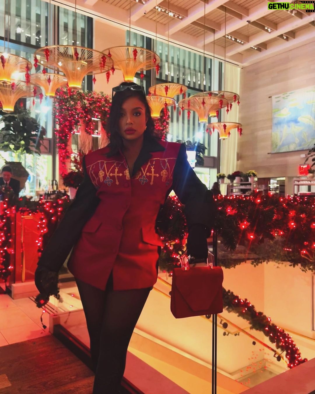 Moriah Brown Instagram - A jolly New York minute..📍🎄 New York City