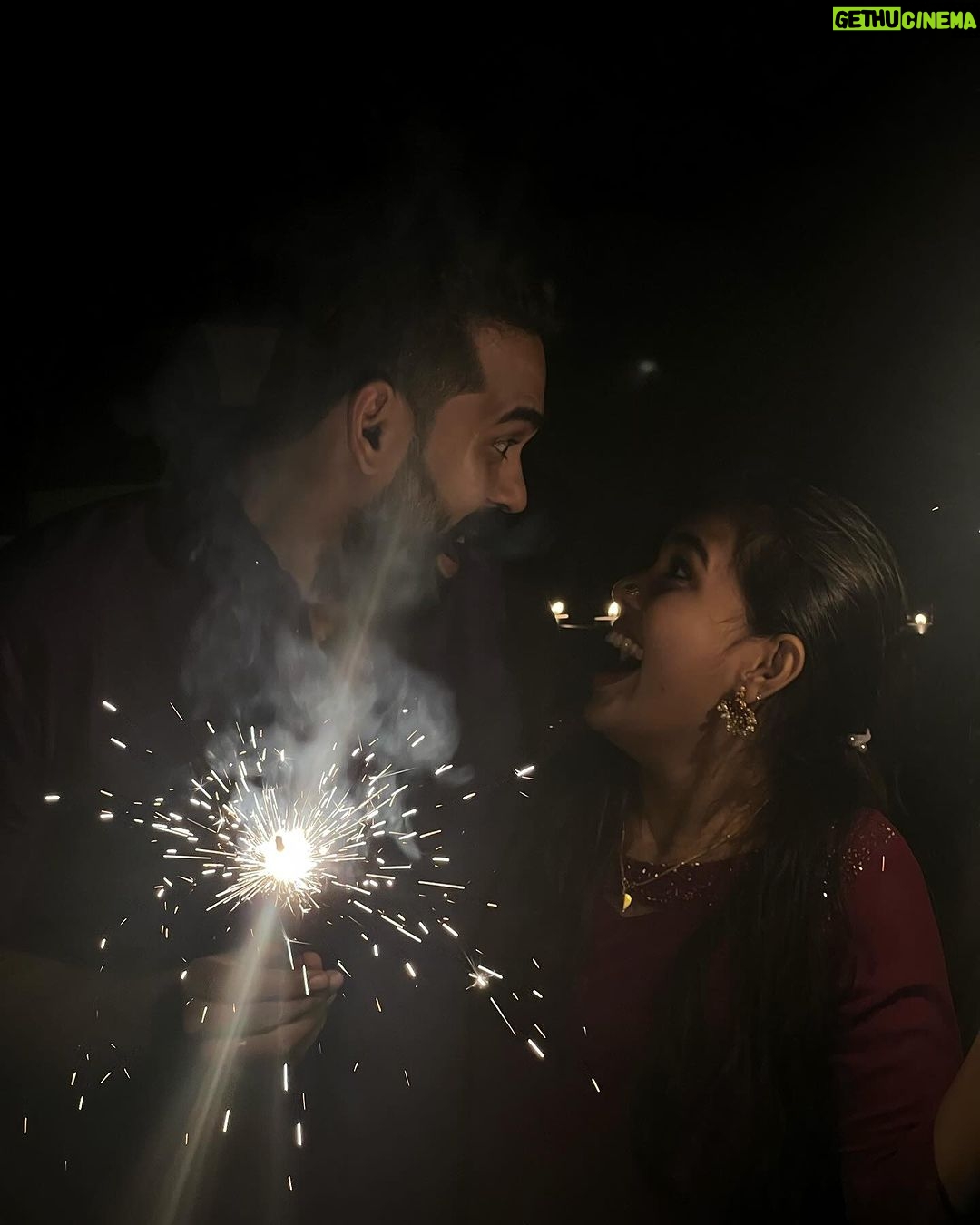Mridula Vijay Instagram - The festival of lights just around the corner. Wish you all a Happy Diwali 🪔 Clicked by @parvathy_anuz